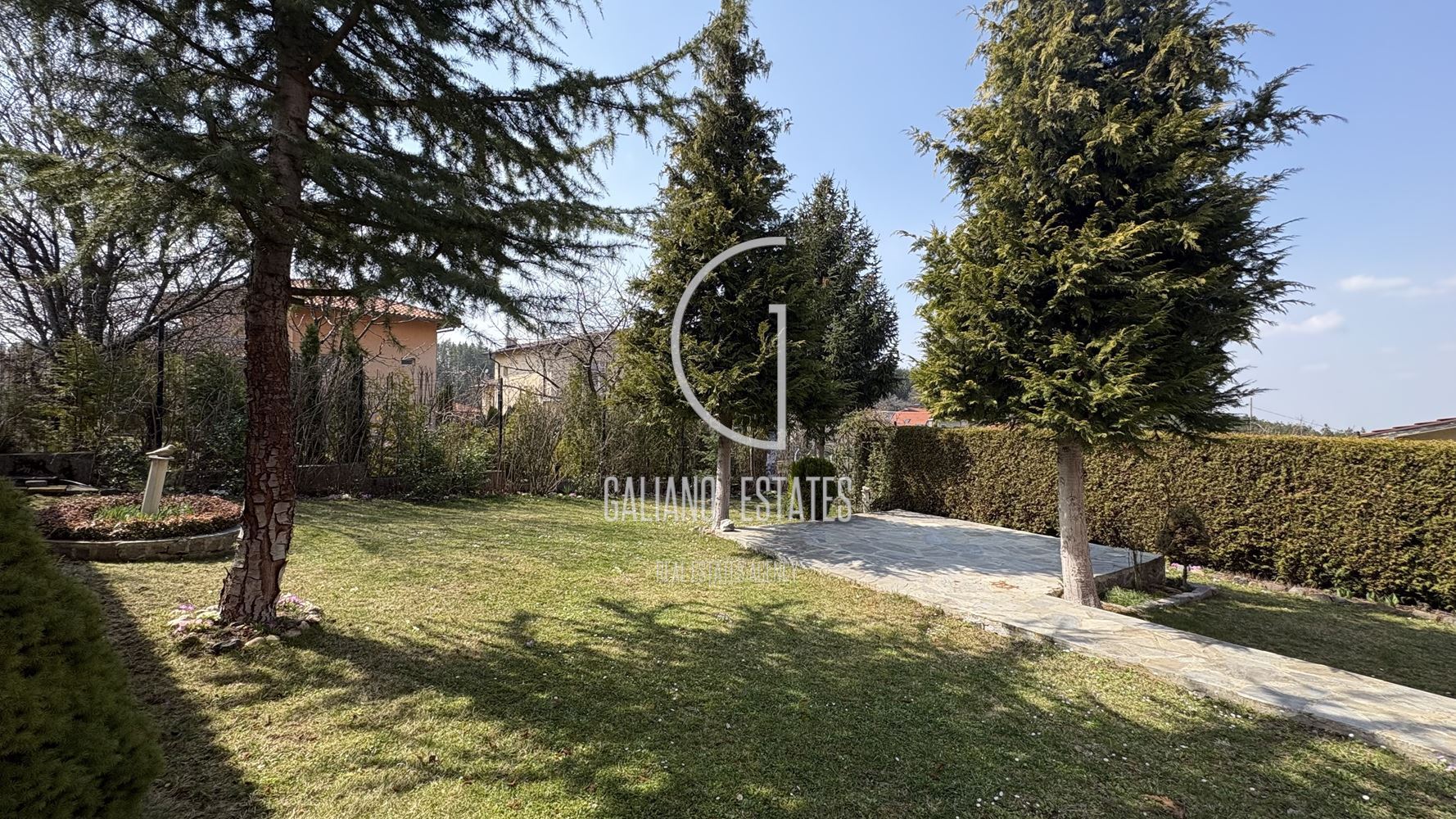 Уютна къща с панорамни гледки в с. Кладница - 0