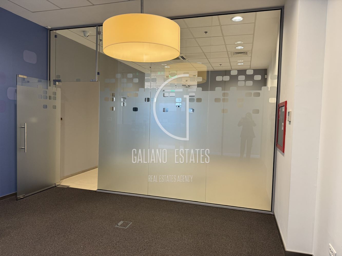 Просторен офис в сърцето на София - 0