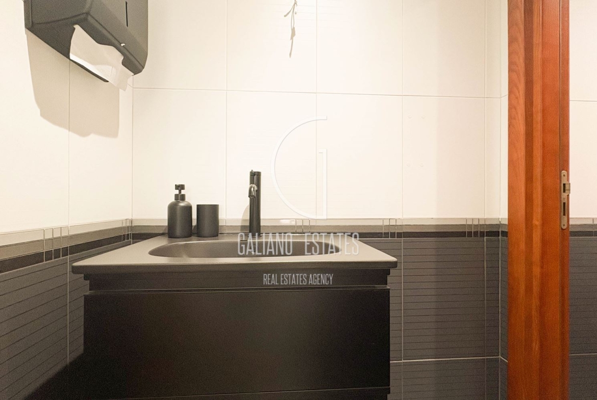 Офис в бизнес сграда до метростанция Жолио Кюри - 0