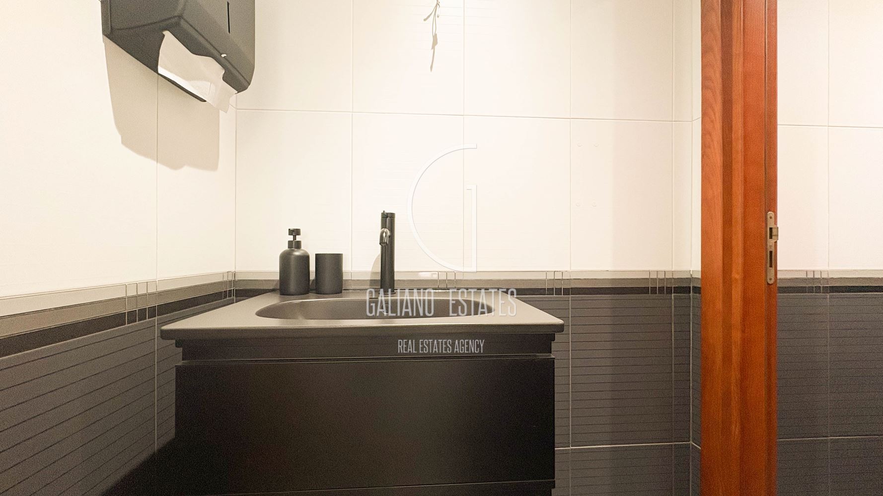 Офис в бизнес сграда до метростанция Жолио Кюри - 0