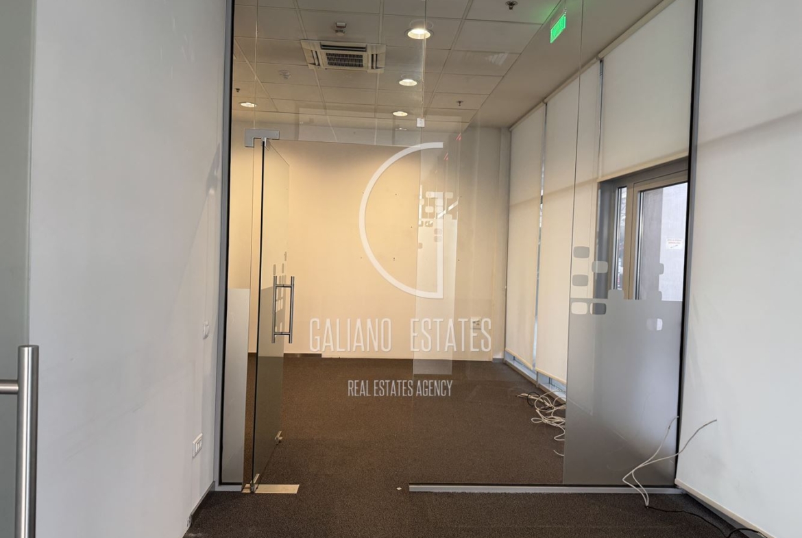 Просторен офис в сърцето на София - 0