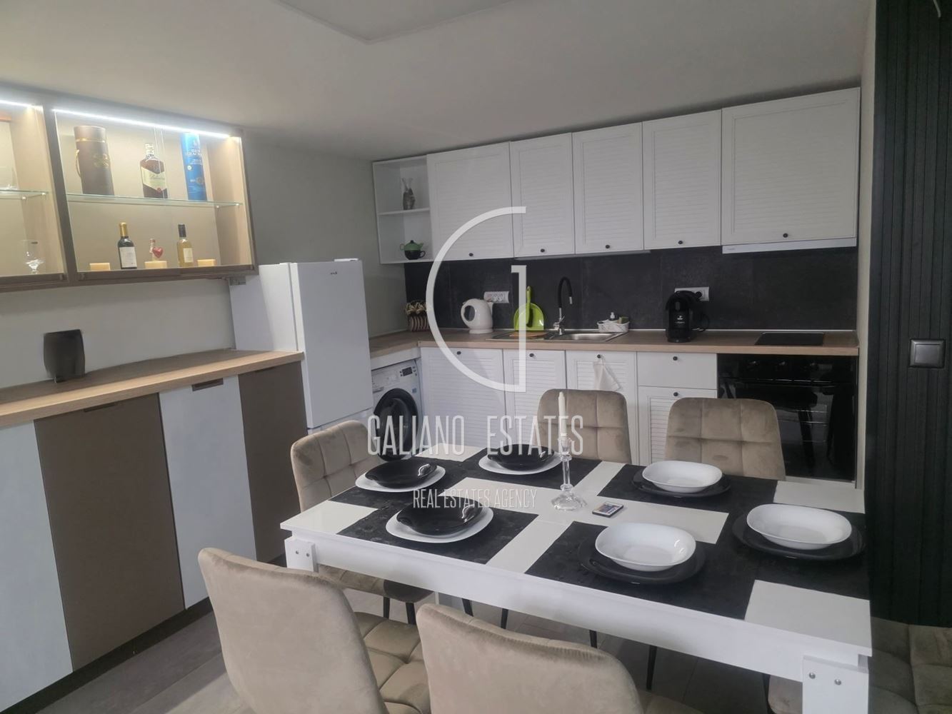 Уютен двустаен апартамент в кв. Лагера - 0