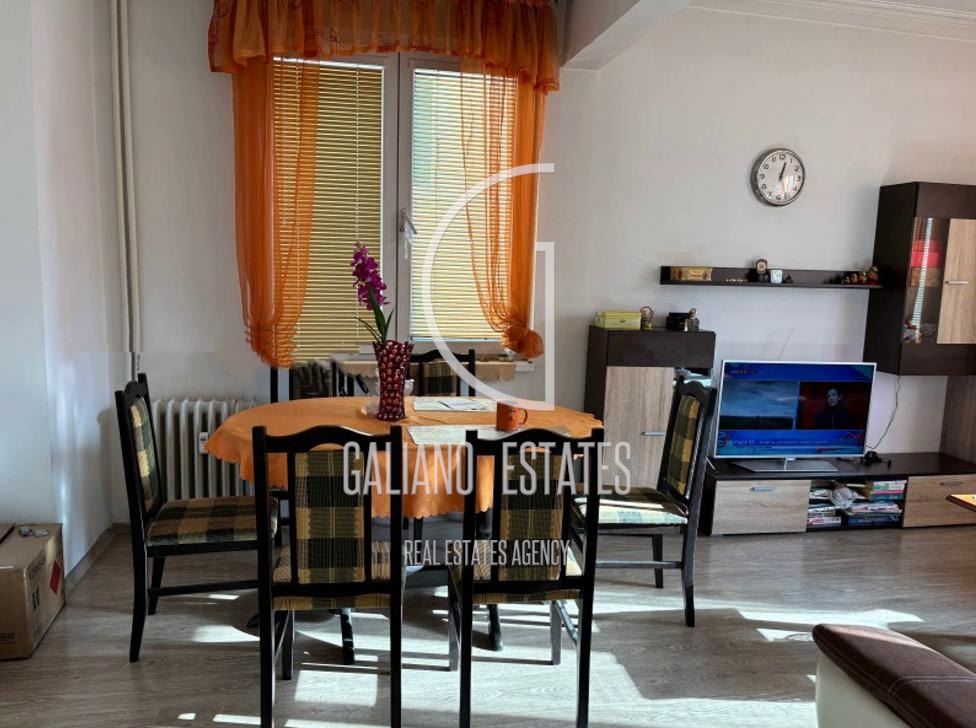 Просторен двустаен апартамент до Руски паметник - 0