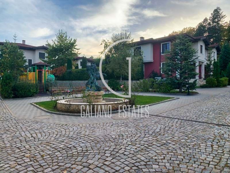 Елегантна къща в затворен комплекс до Англо-американското училище - 0