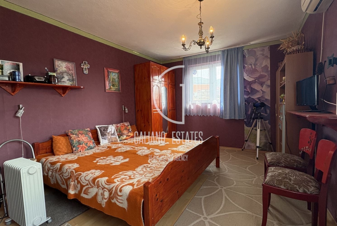 Уютна къща с панорамни гледки в с. Кладница - 0