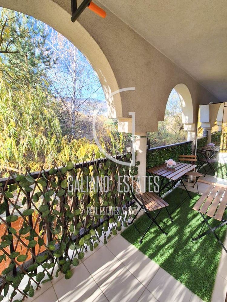 Луксозен тристаен апартамент с панорамни гледки към Витоша и града - 0