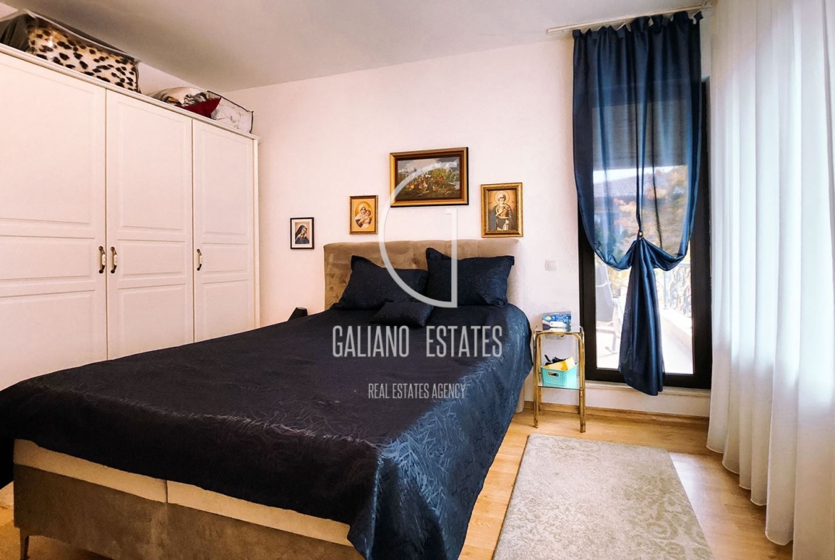 Елегантна къща в затворен комплекс до Англо-американското училище - 0