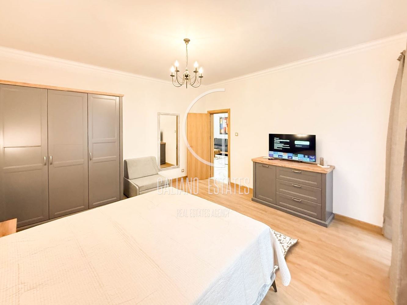 Комфортен апартамент в сграда на метри от НДК - 0