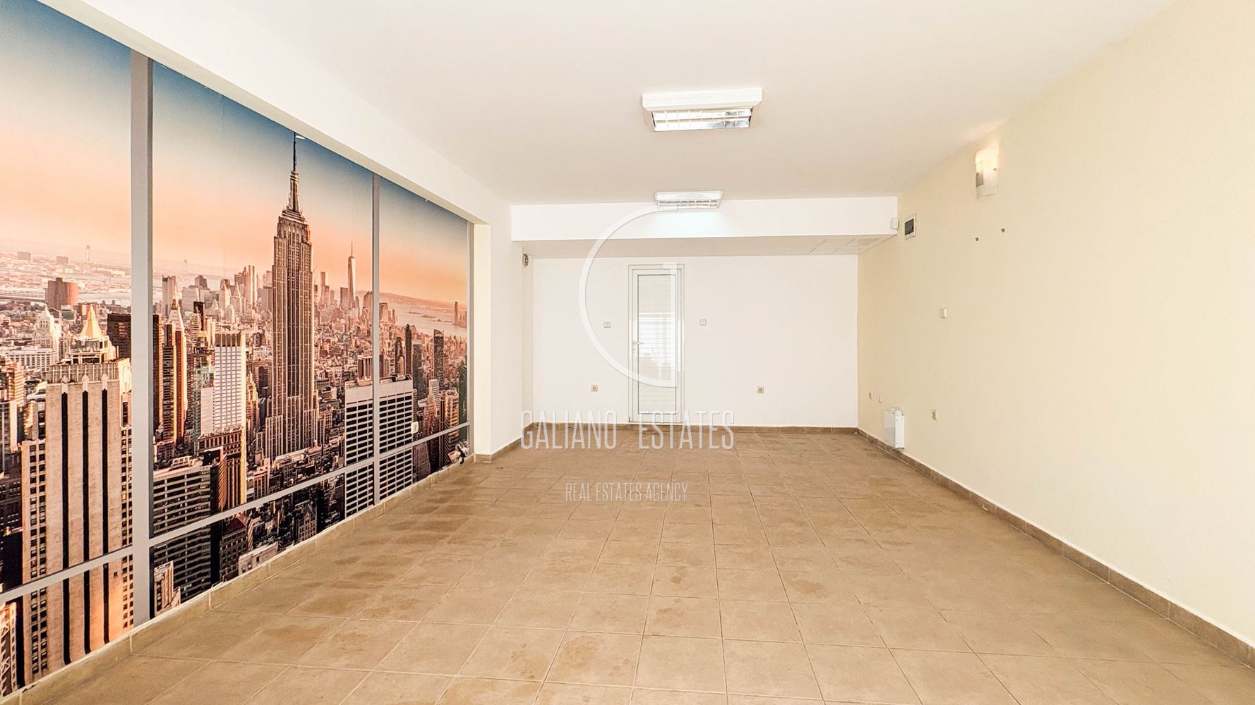 Просторен гараж в кв.Слатина - 0