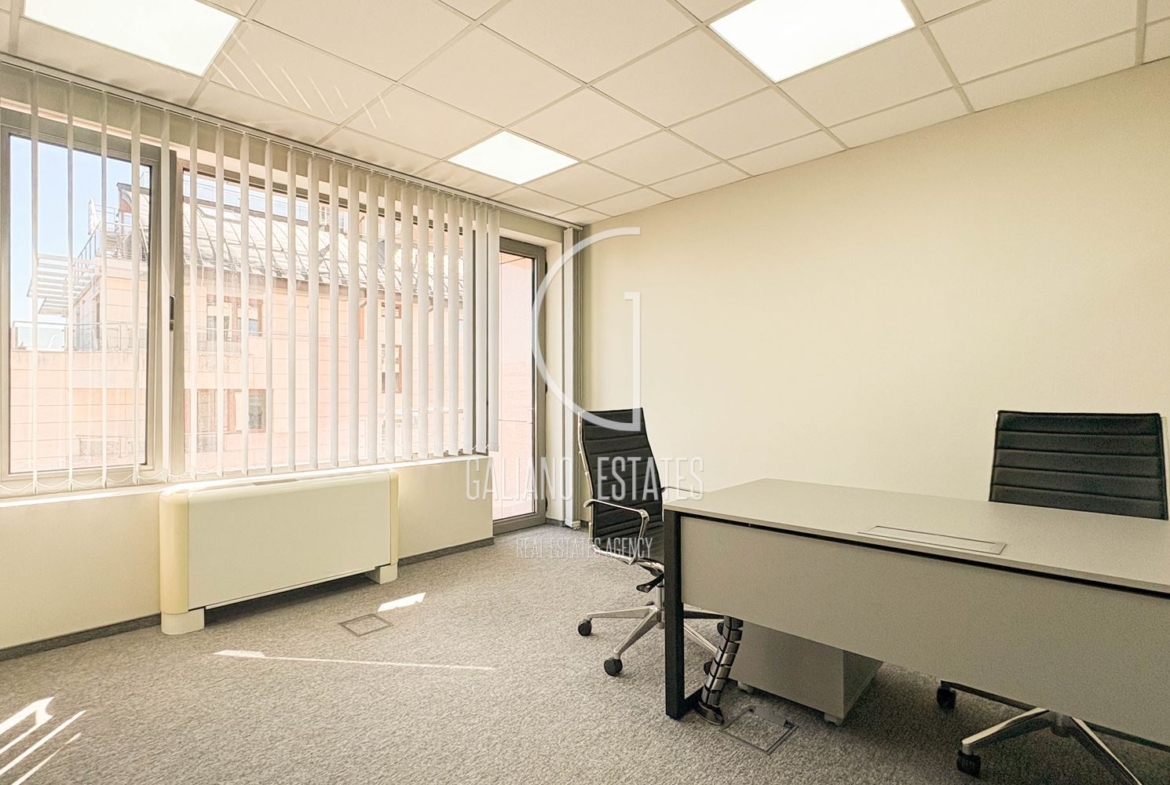 Офис в бизнес сграда до метростанция Жолио Кюри - 0