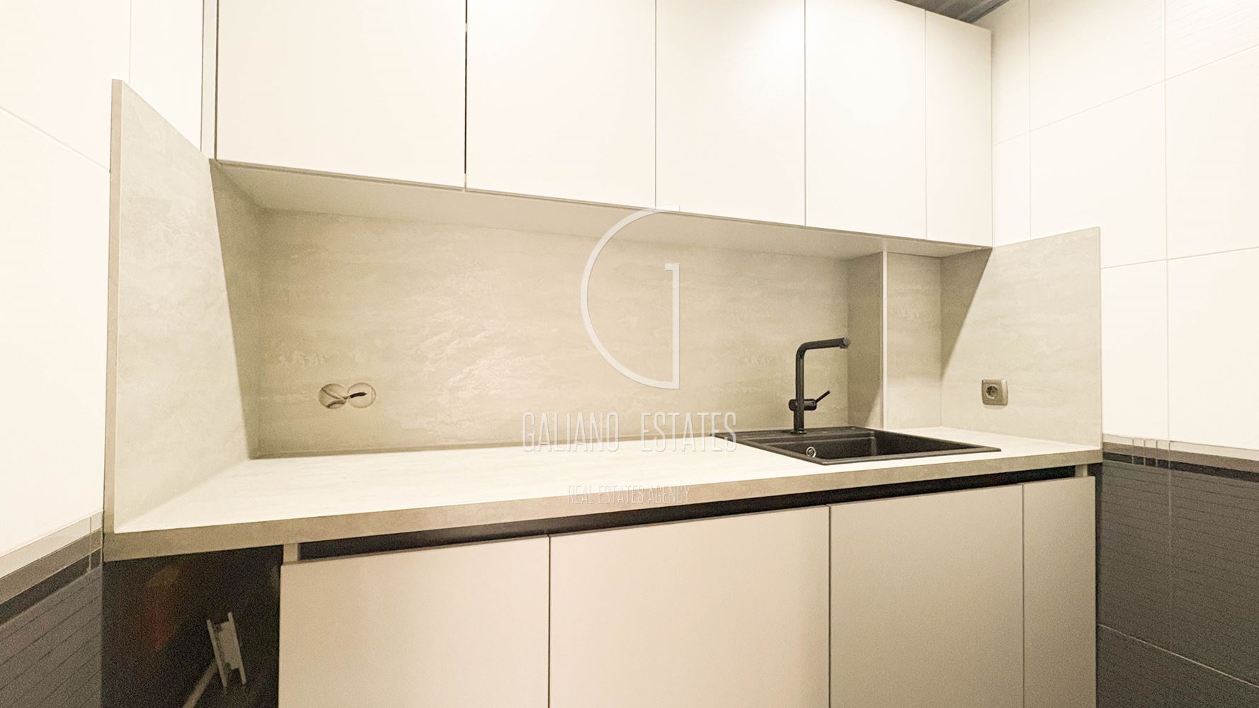 Офис в бизнес сграда до метростанция Жолио Кюри - 0