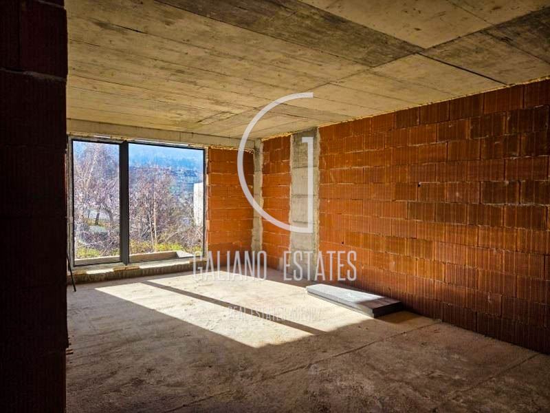 Слънчев тристаен апартамент в м-т Гърдова глава - 0