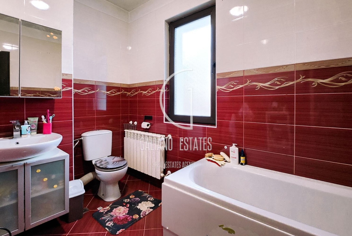 Елегантна къща в затворен комплекс до Англо-американското училище - 0