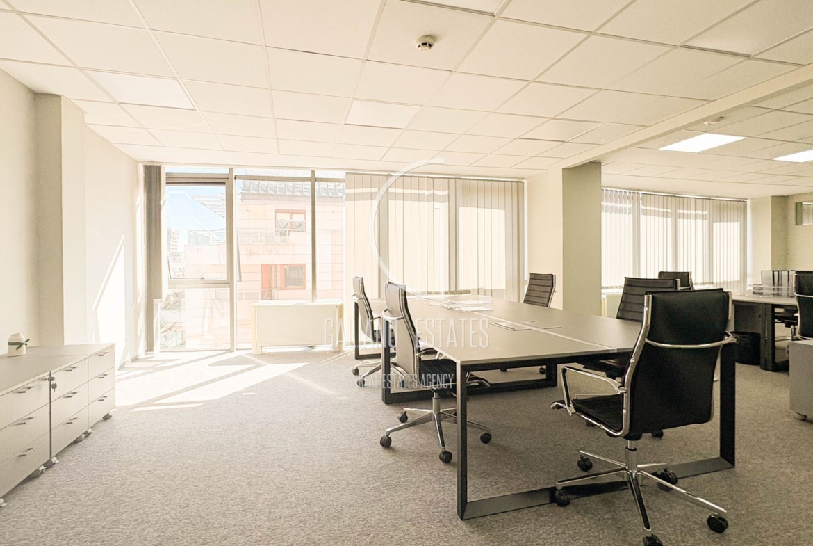 Офис в бизнес сграда до метростанция Жолио Кюри - 0