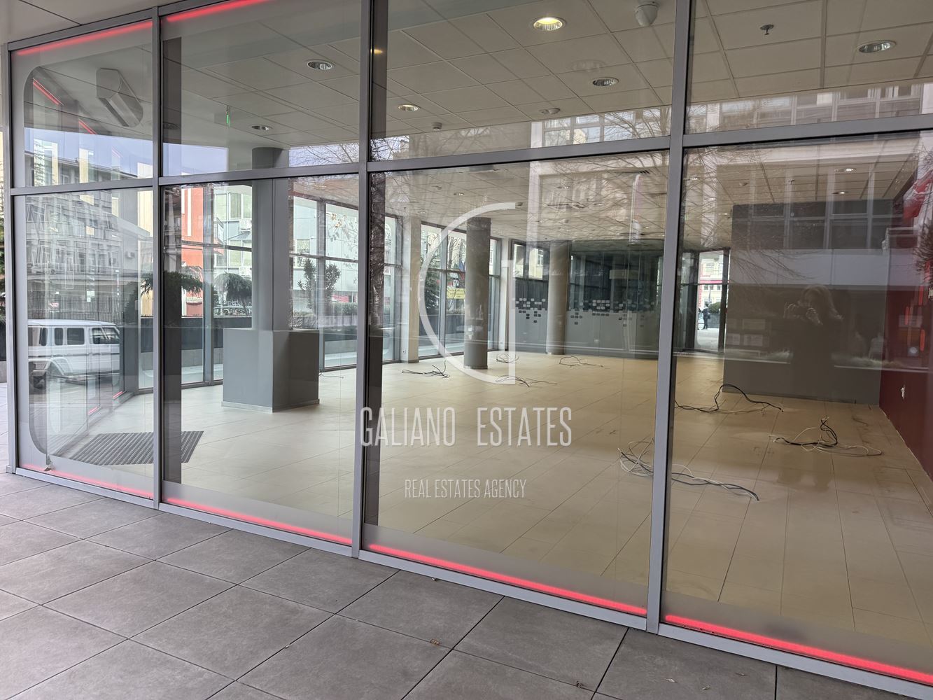 Просторен офис в сърцето на София - 0