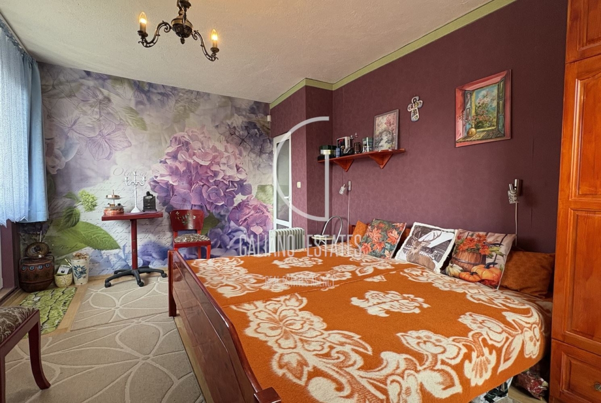 Уютна къща с панорамни гледки в с. Кладница - 0