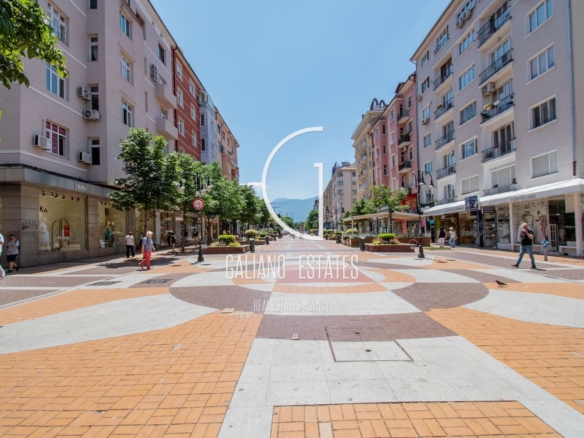 Комфортен апартамент в сграда на метри от НДК - 0