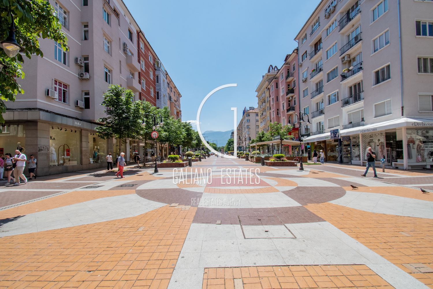 Комфортен апартамент в сграда на метри от НДК - 0