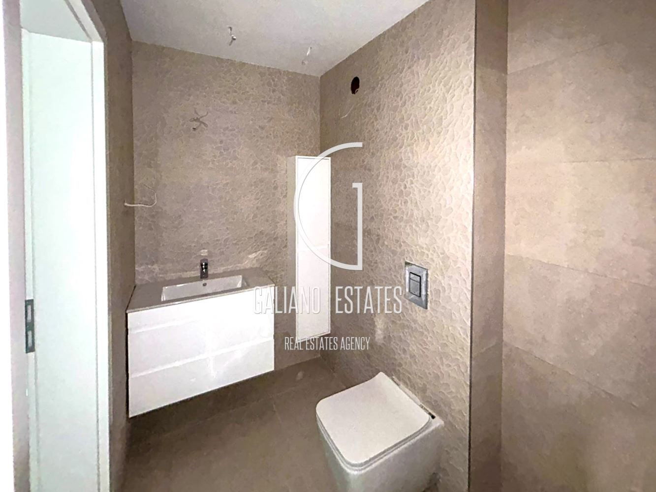 Светъл тристаен апартамент с АКТ 16 в кв. Малинова долина - 0