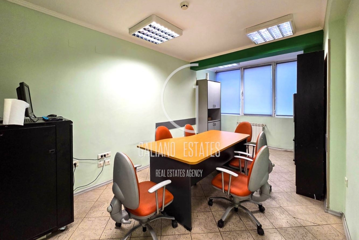 Елегантен офис с отлична локация в кв. Витоша - 0