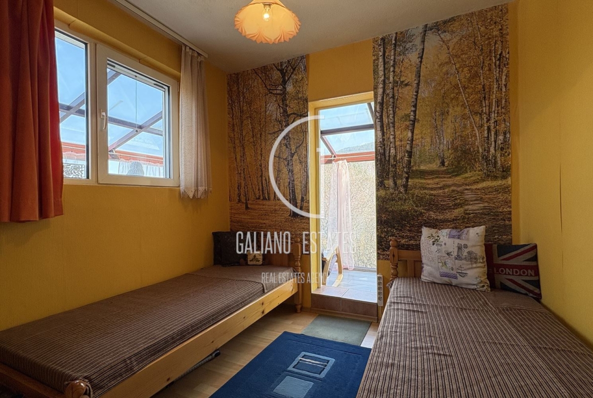 Уютна къща с панорамни гледки в с. Кладница - 0