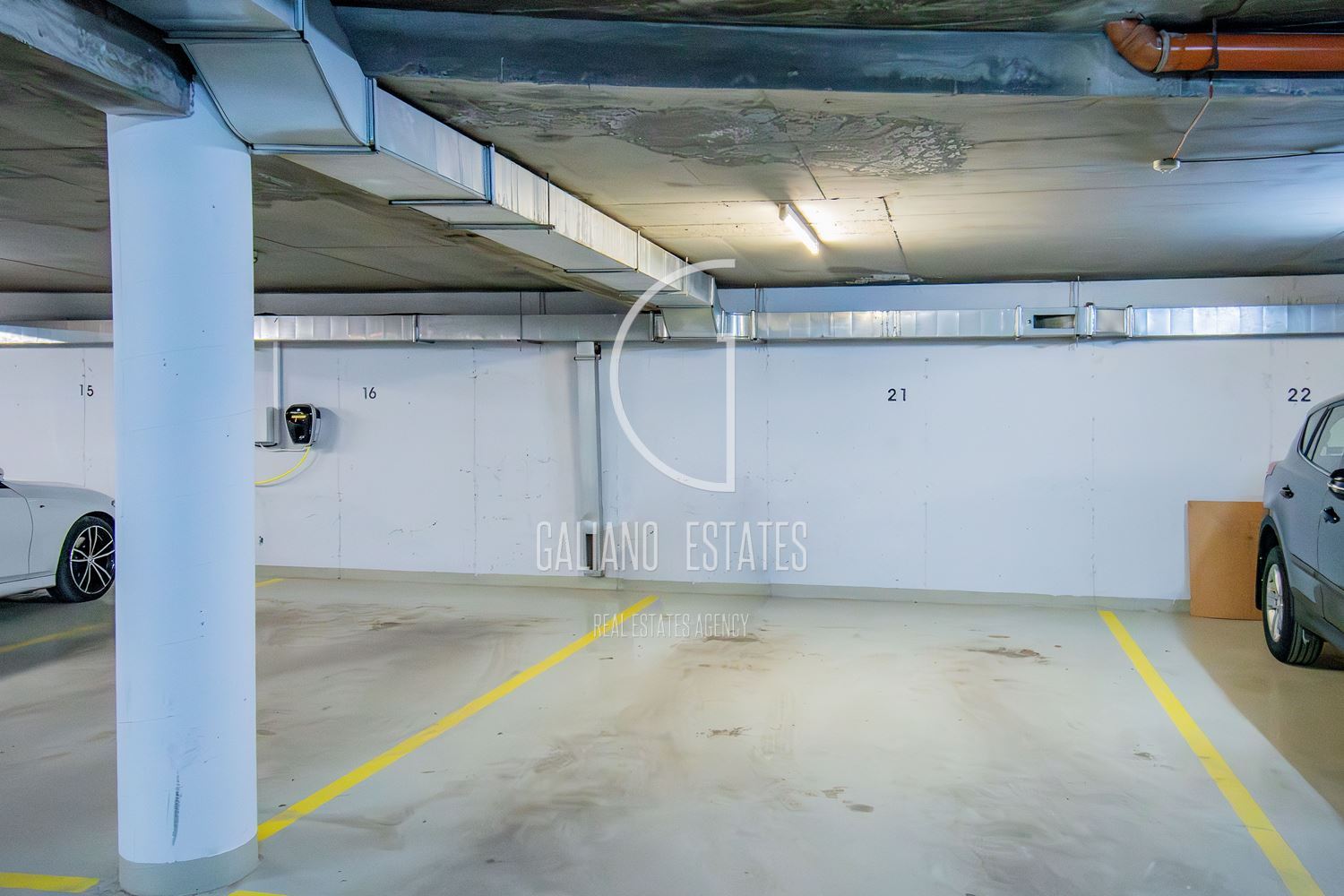 Апартамент с три спални в представителна сграда - 0