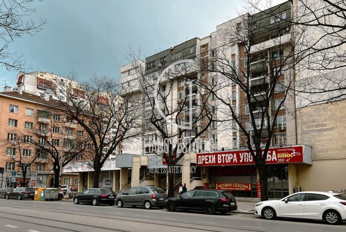 Голямо търговско помещение под наем до Мол София - 0