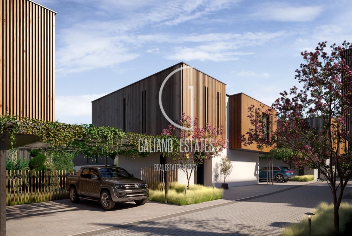 Светла семейна къща с равен двор в бутиков комплекс - 0