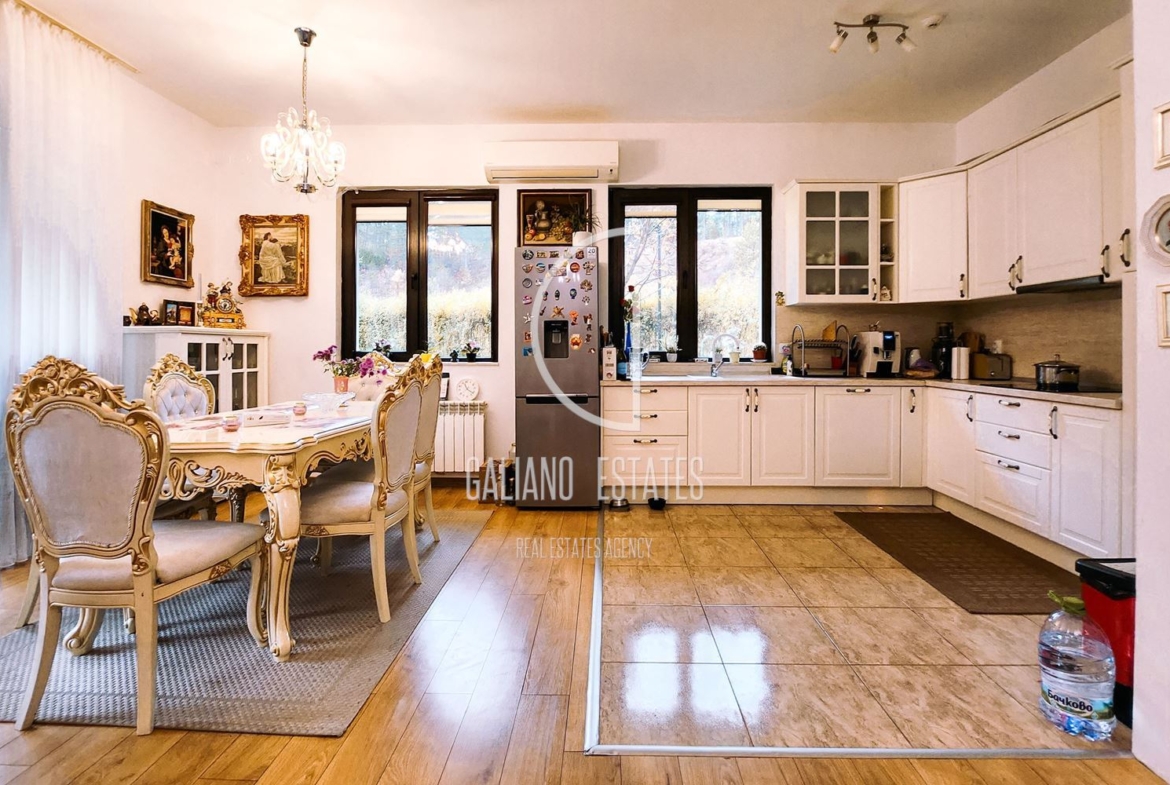 Елегантна къща в затворен комплекс до Англо-американското училище - 0