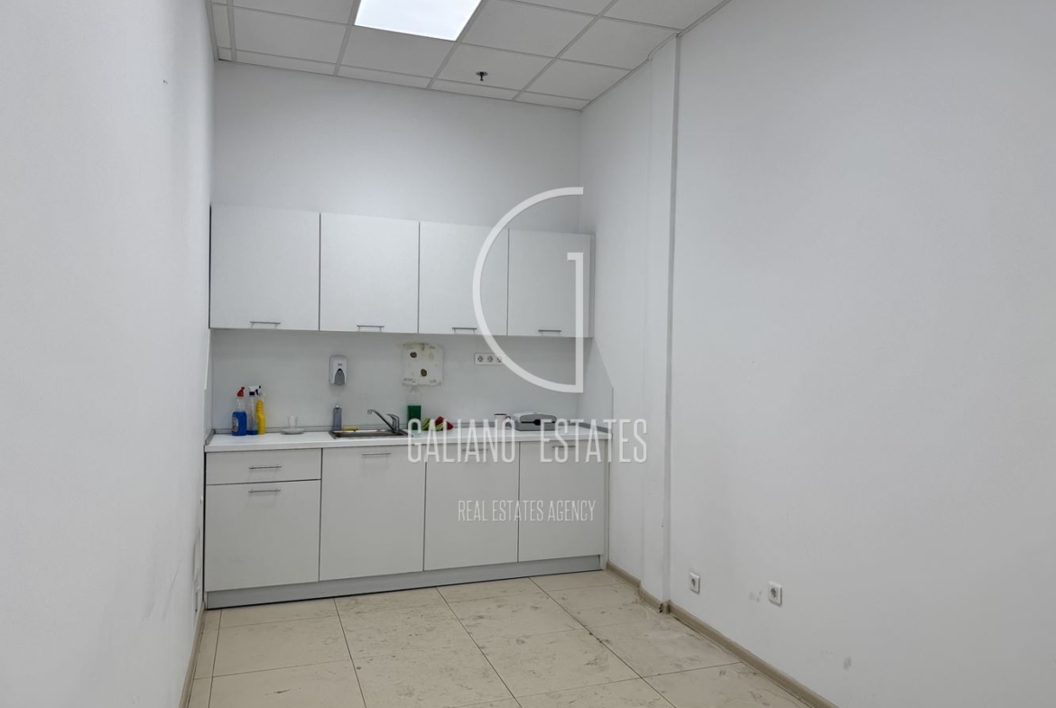 Просторен офис в сърцето на София - 0