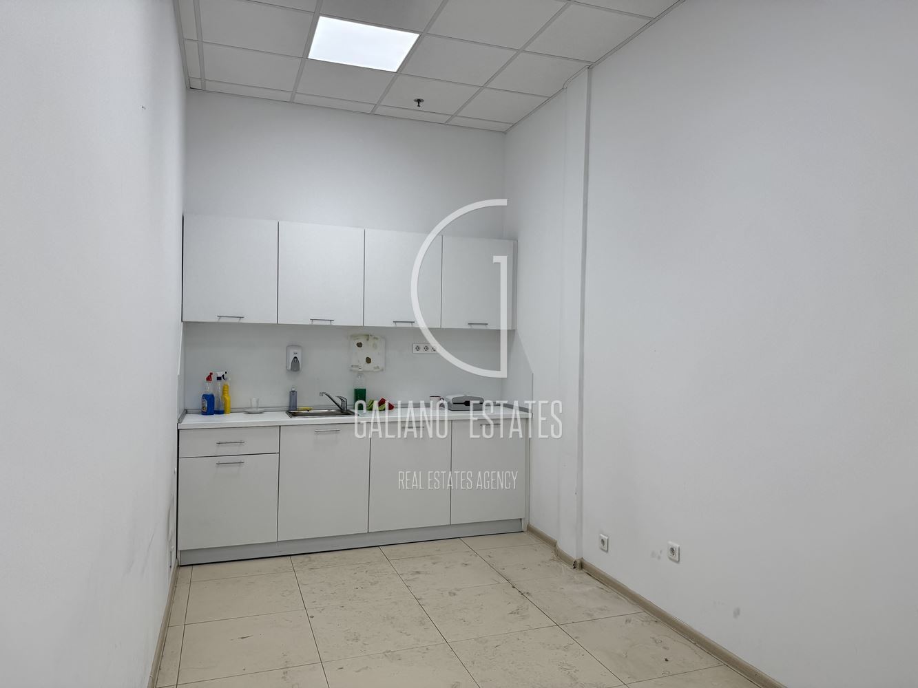 Просторен офис в сърцето на София - 0