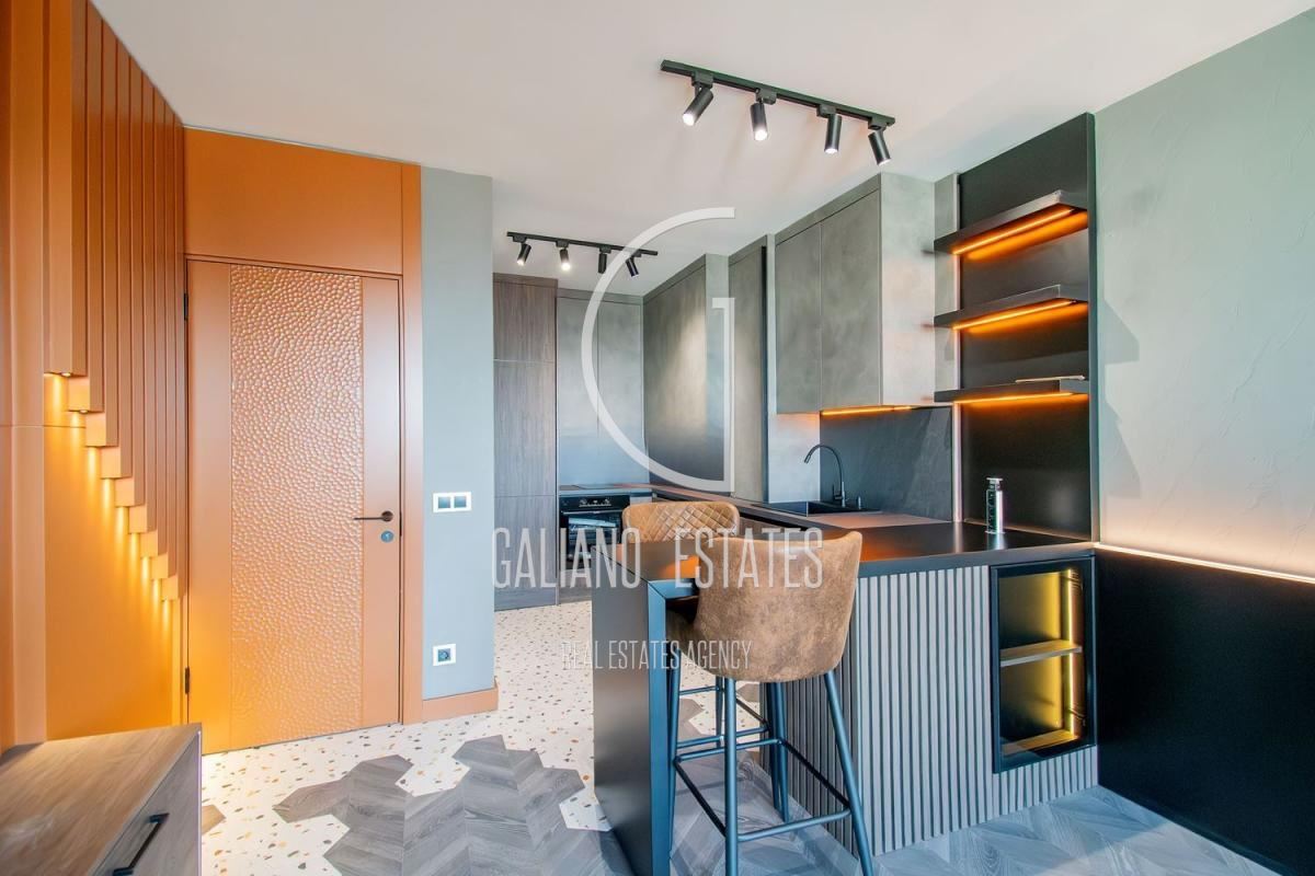 Двустаен апартамент в кв. Кръстова вада - 0