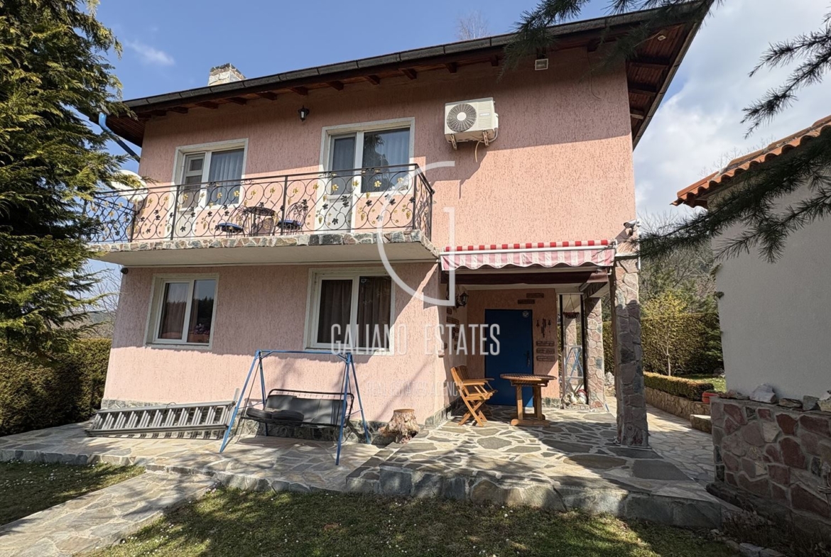 Уютна къща с панорамни гледки в с. Кладница - 0