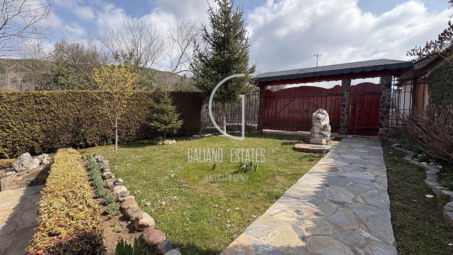 Уютна къща с панорамни гледки в с. Кладница - 0