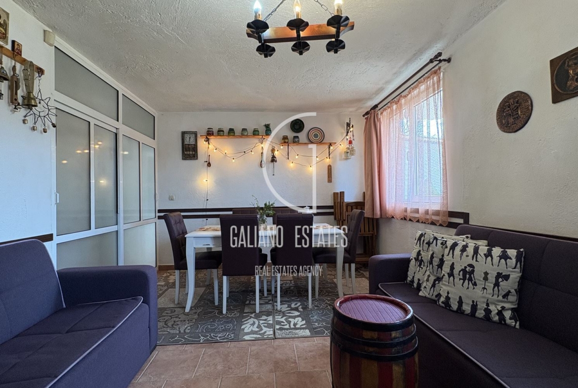 Уютна къща с панорамни гледки в с. Кладница - 0