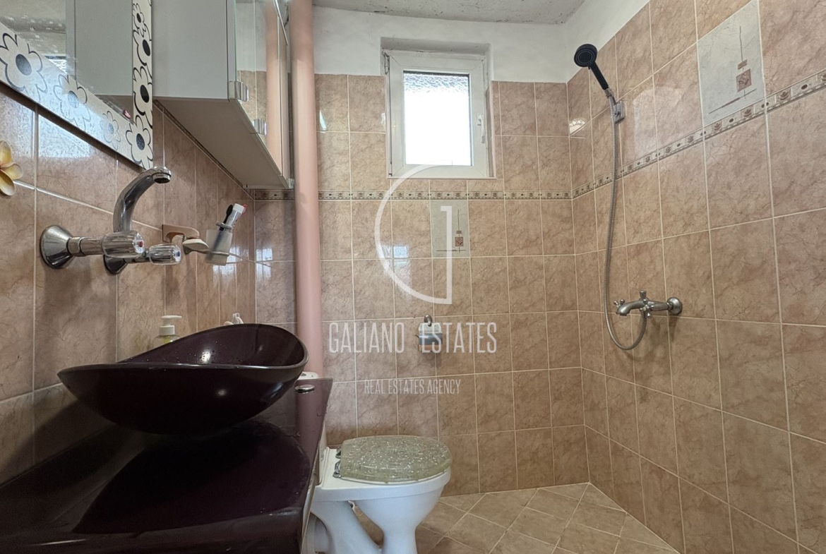 Уютна къща с панорамни гледки в с. Кладница - 0