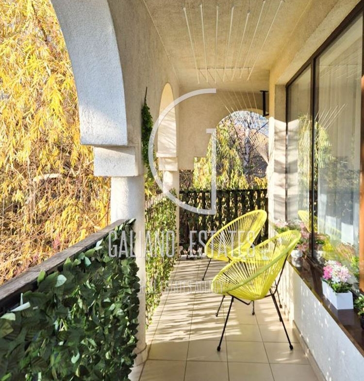 Луксозен тристаен апартамент с панорамни гледки към Витоша и града - 0