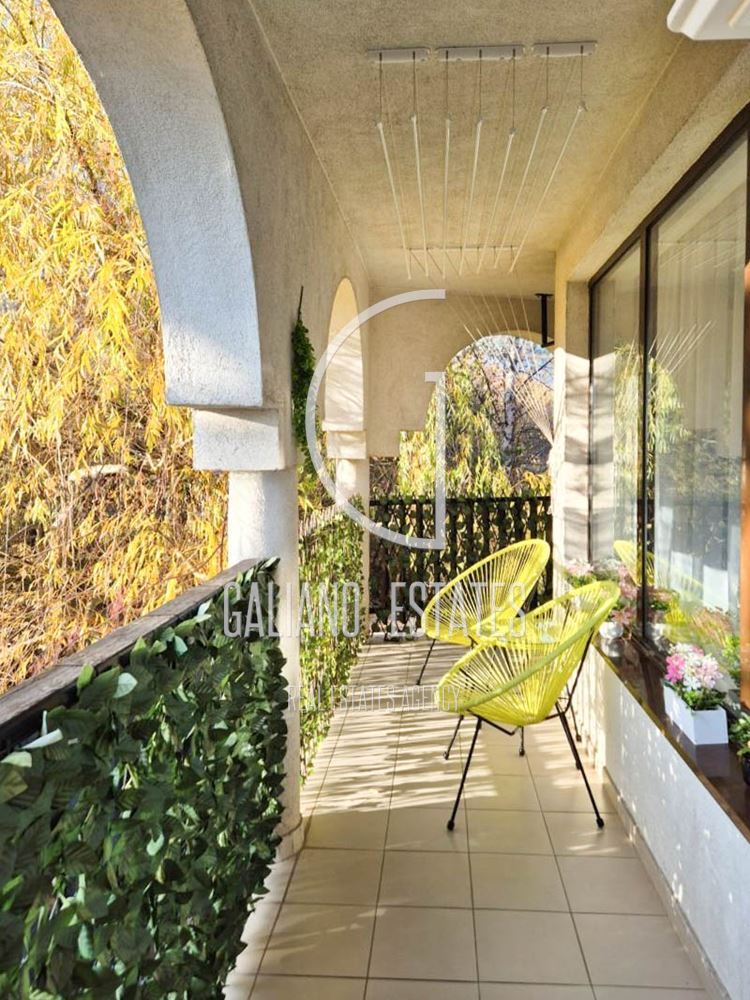 Луксозен тристаен апартамент с панорамни гледки към Витоша и града - 0