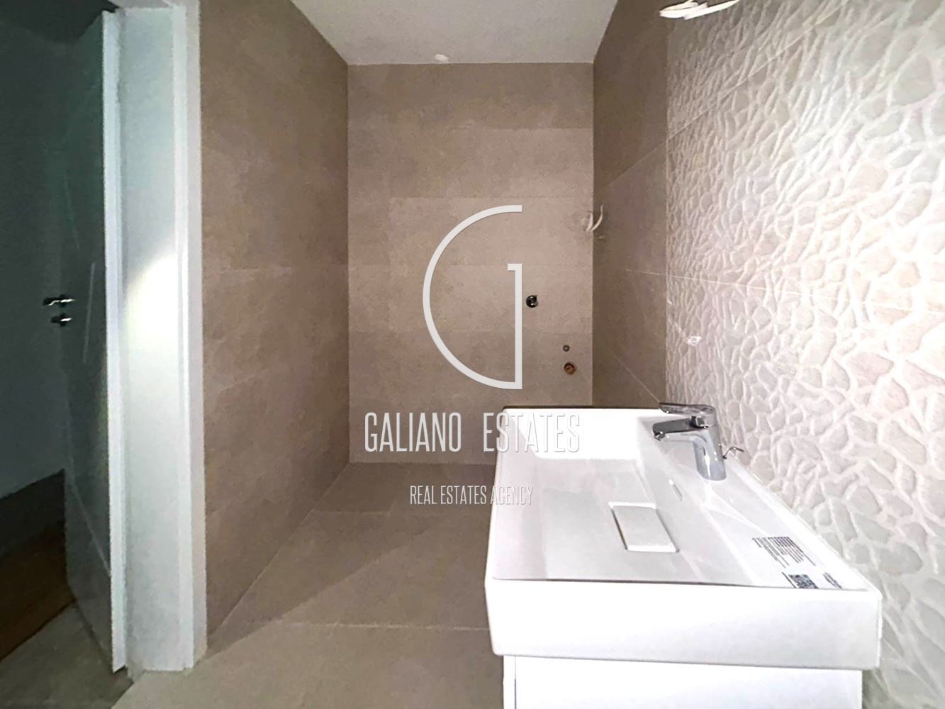 Светъл тристаен апартамент с АКТ 16 в кв. Малинова долина - 0