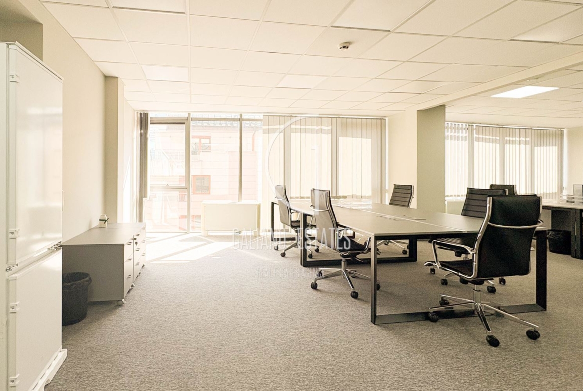 Офис в бизнес сграда до метростанция Жолио Кюри - 0