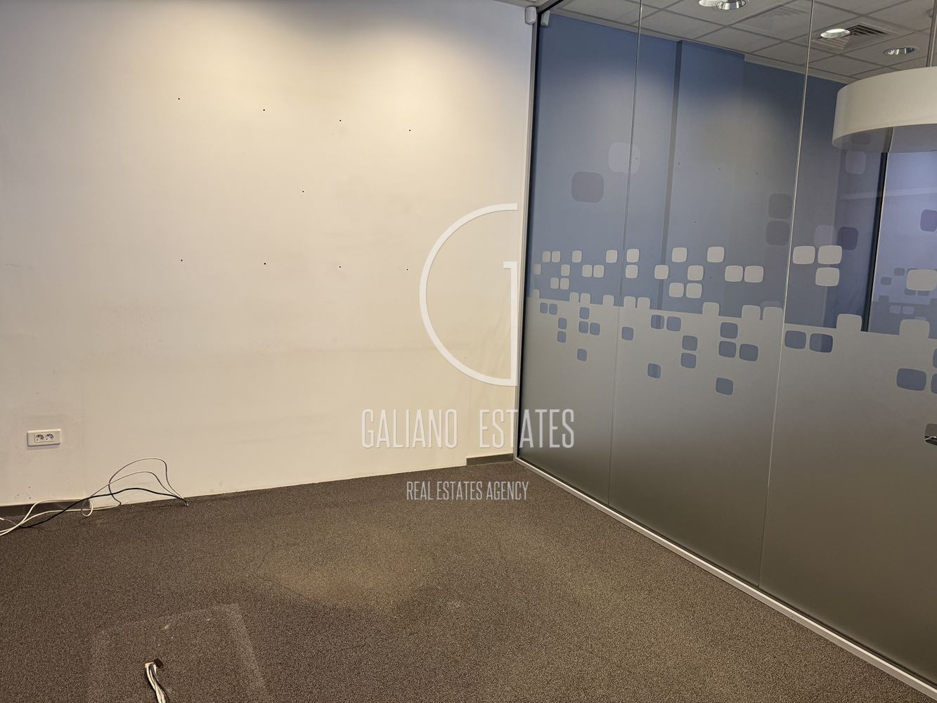 Просторен офис в сърцето на София - 0