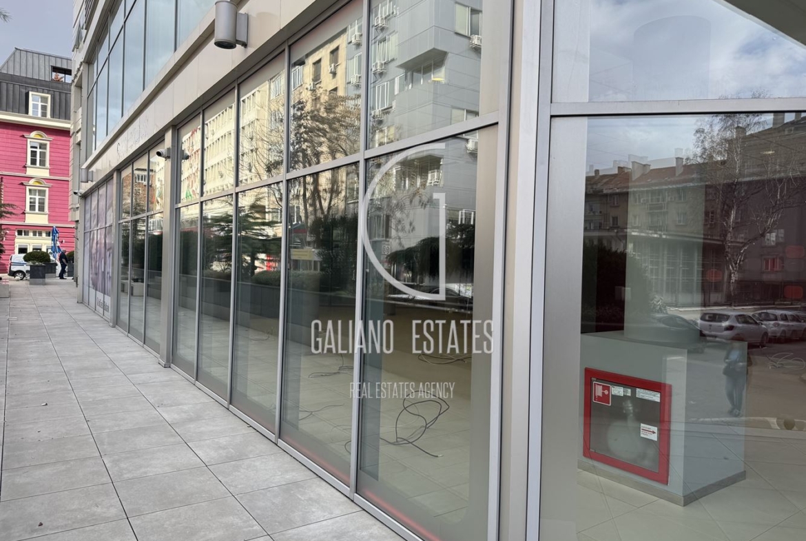 Просторен офис в сърцето на София - 0