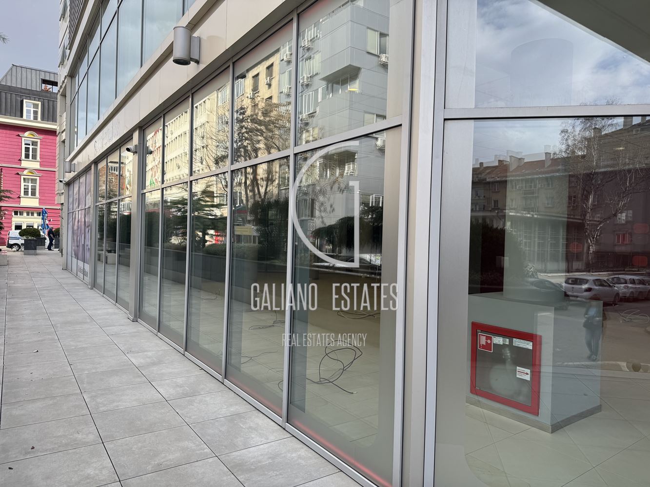 Просторен офис в сърцето на София - 0