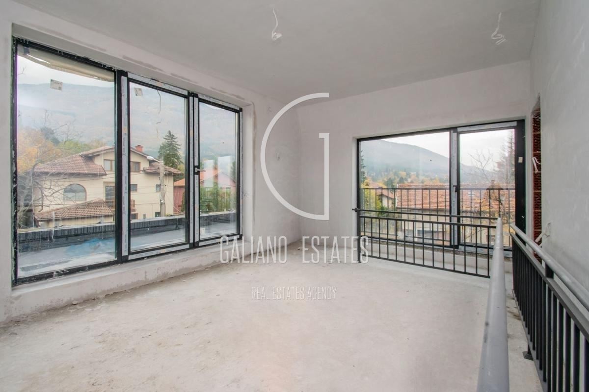 Модерна къща с просторен двор в бутиков комплекс в кв. Драгалевци - 0