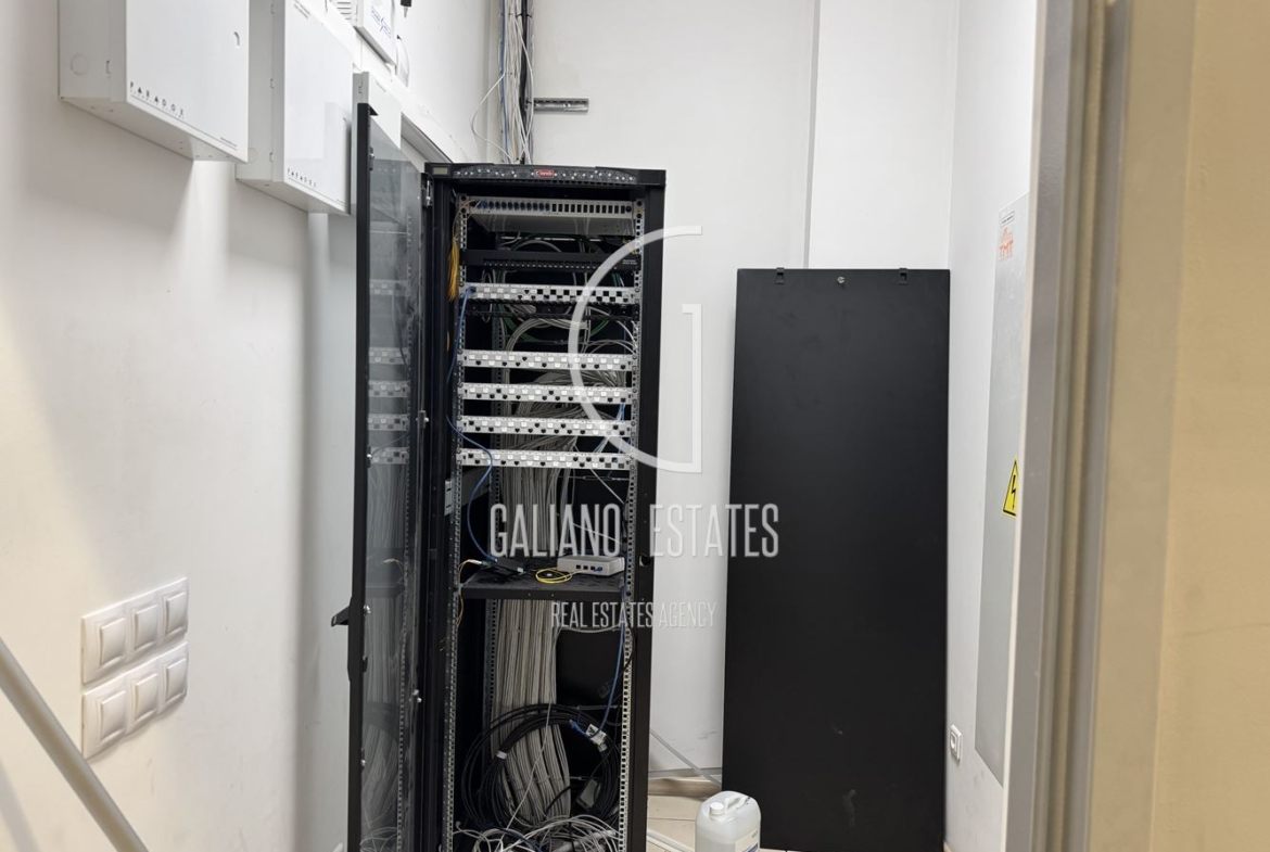 Просторен офис в сърцето на София - 0