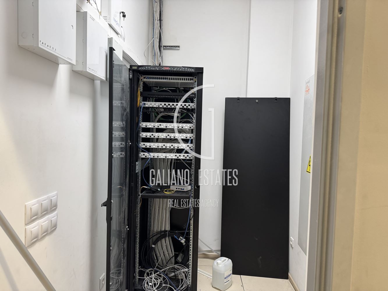 Просторен офис в сърцето на София - 0