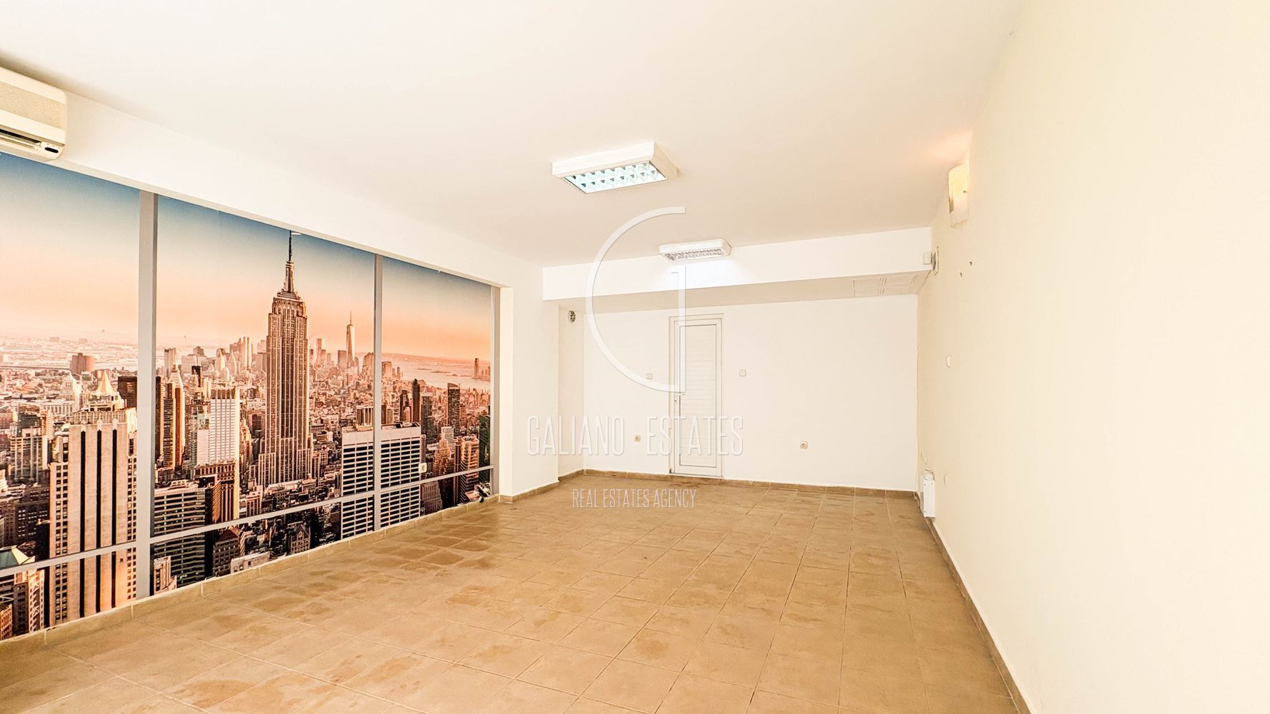 Просторен гараж в кв.Слатина - 0