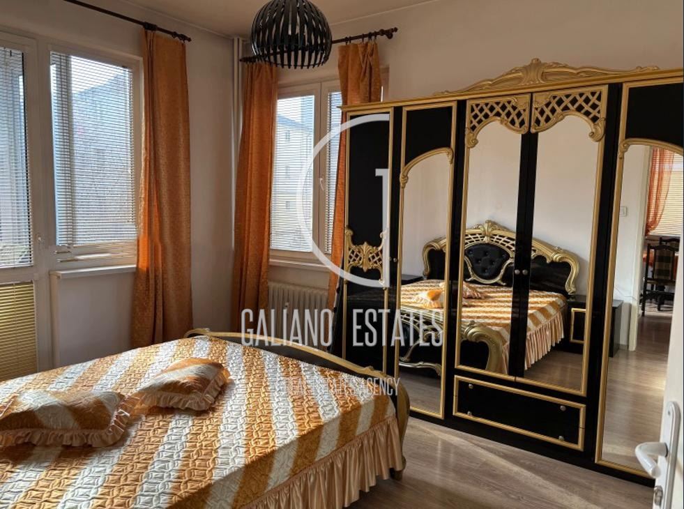 Просторен двустаен апартамент до Руски паметник - 0