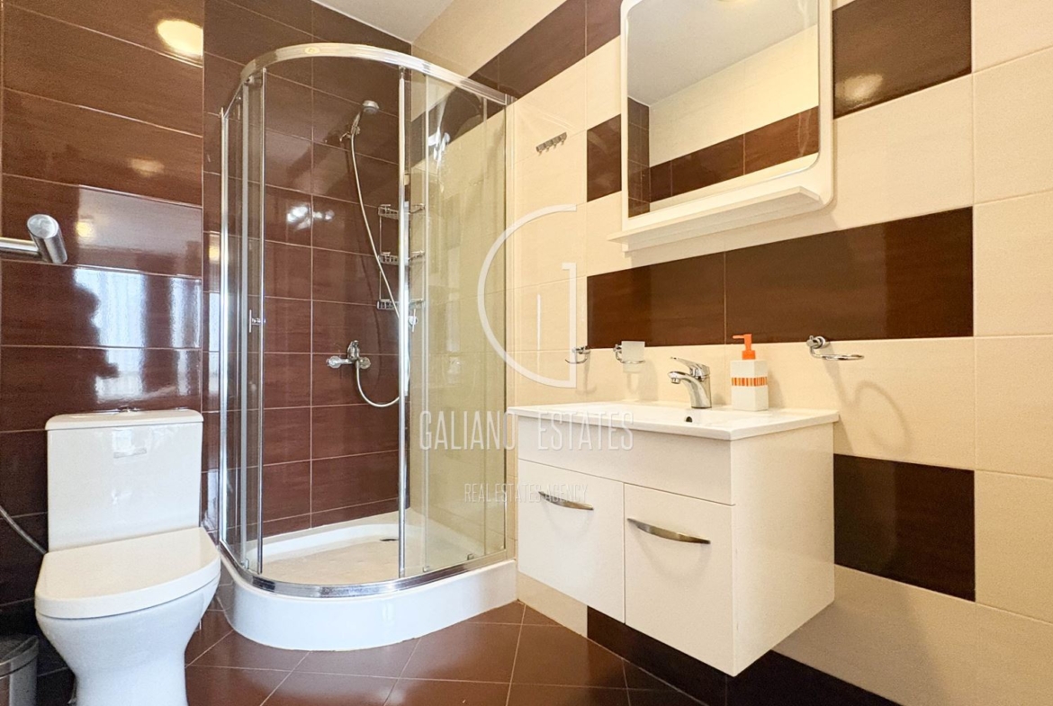 Просторен апартамент с прекрасна тераса в к-с Есте - 0