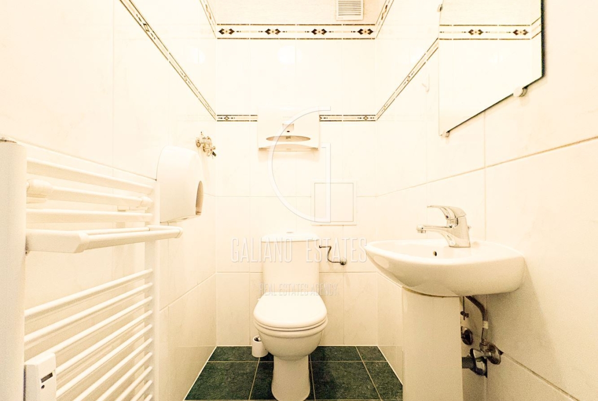 Просторен, светъл офис до метростанция Жулио Кюри - 0